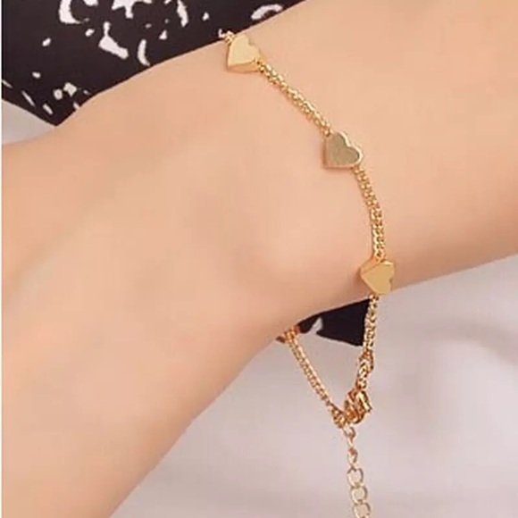 Jewelry - Golden heart shape bracelet for women